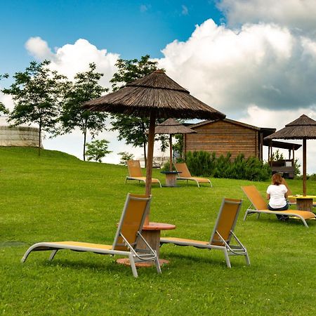 Yurte in Langa Hotel Bosia Bagian luar foto