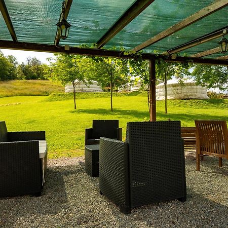 Yurte in Langa Hotel Bosia Bagian luar foto