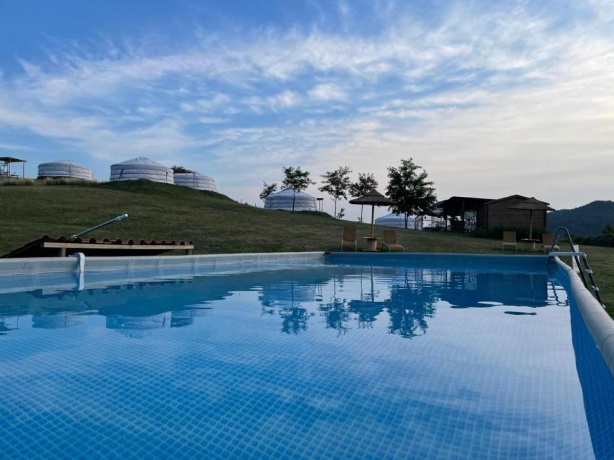 Yurte in Langa Hotel Bosia Bagian luar foto