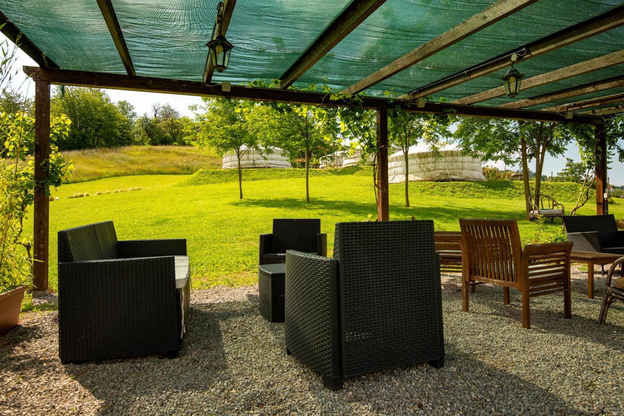 Yurte in Langa Hotel Bosia Bagian luar foto